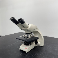 Leica DM 750/4K Microscope image 1